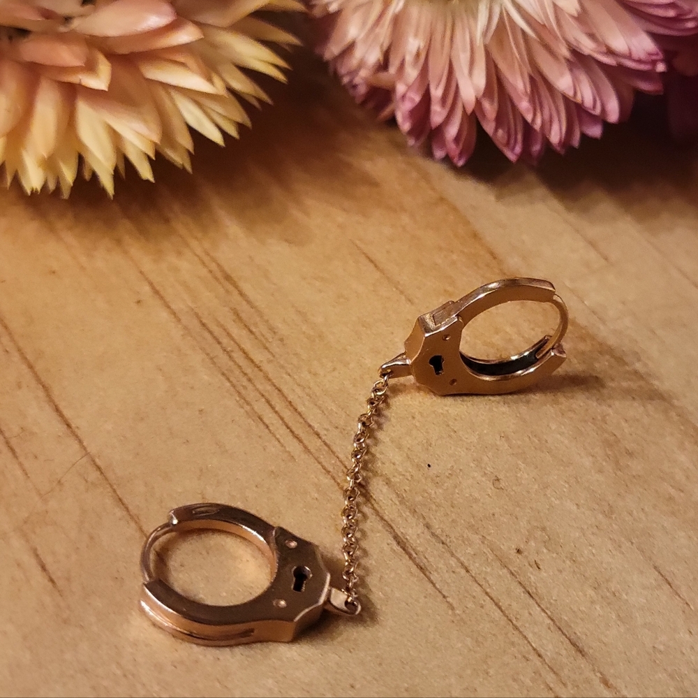 Maria Tash Handcuff Hoop Earring With Medium Chain - Picture 3 of 4